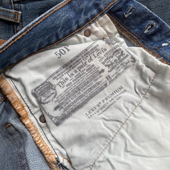 LEVI'S 501® ORIGINAL CROPPED JEANS, SIZE: 25, LIKE NEW - Picture 3 of 4